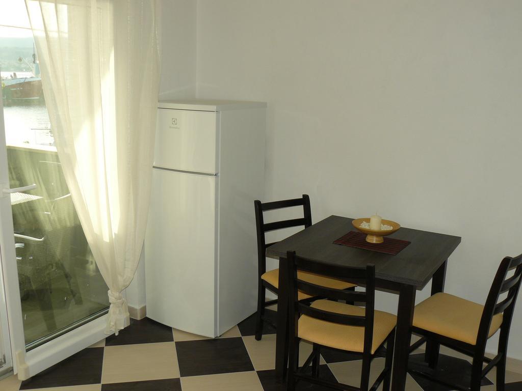 Apartments Selina Vinišće Exterior foto